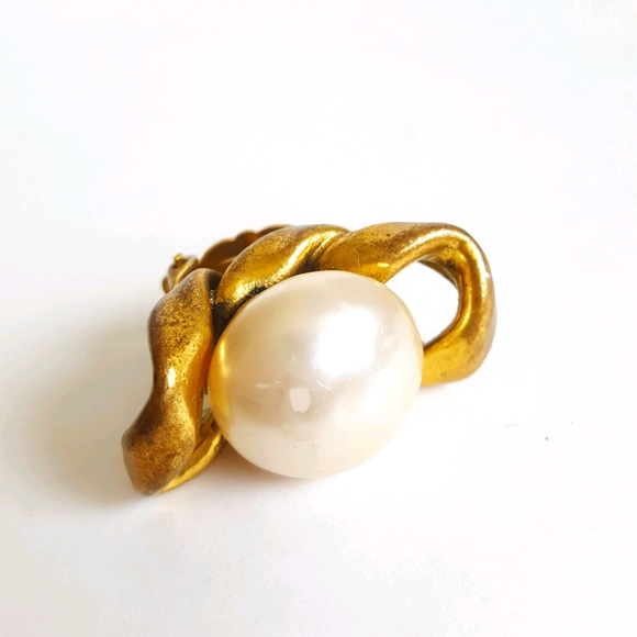 CHANEL RARE 1983Baroque Pearl Chunky Knot Earrings - Picture 15 of 16